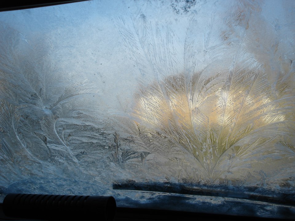 No ‘ice’ing on my car please! De-ice your vehicle glass like a pro