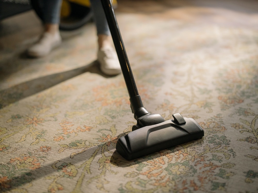 How to Clean Carpets in the House: Tips and Do-It-Yourself Remedies
